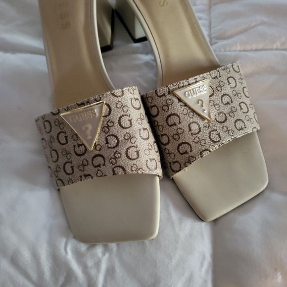 Shoes - Picture 5 of 6